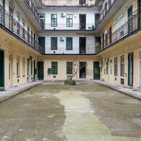 Apartment Ubi
